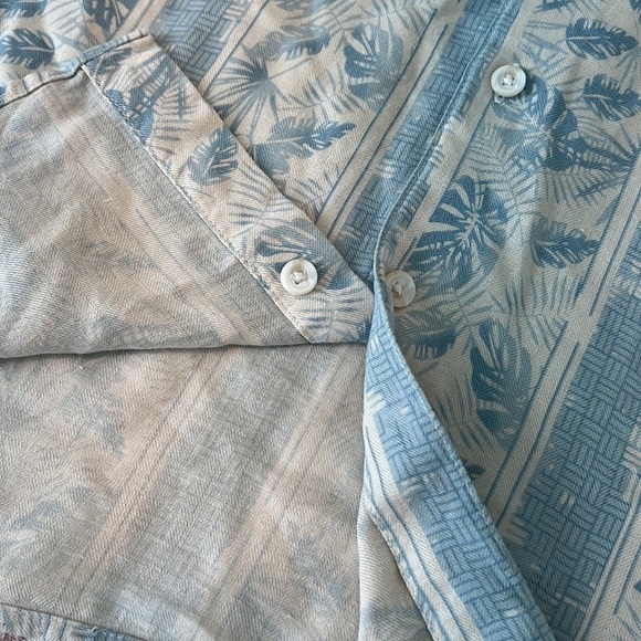 Vintage Silk Circa 1969 Light Blue Tropical Print Button Down Shirt Size Large - Picture 6 of 9